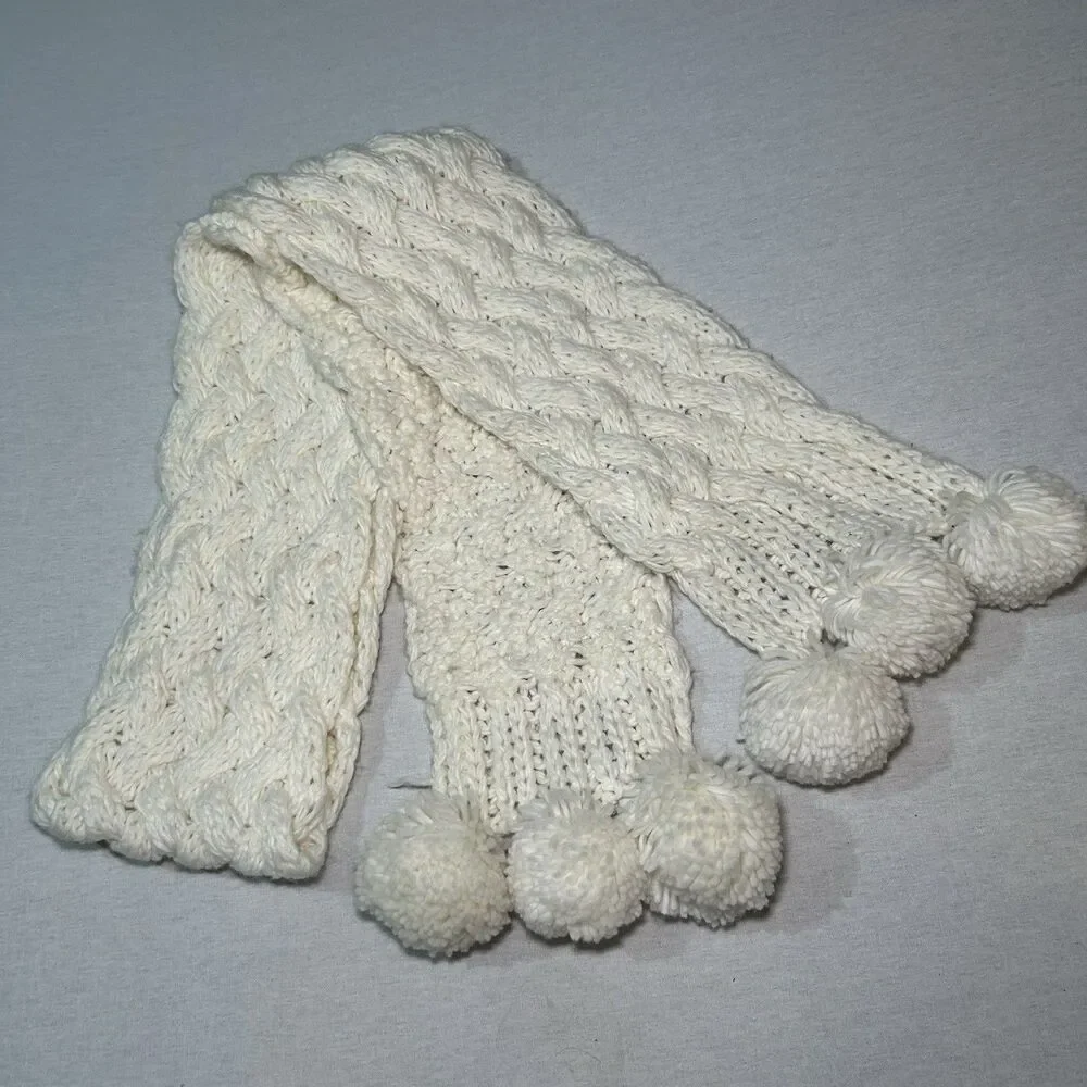 Woolrich cable-knit scarf classic cream color, decorative pom-poms